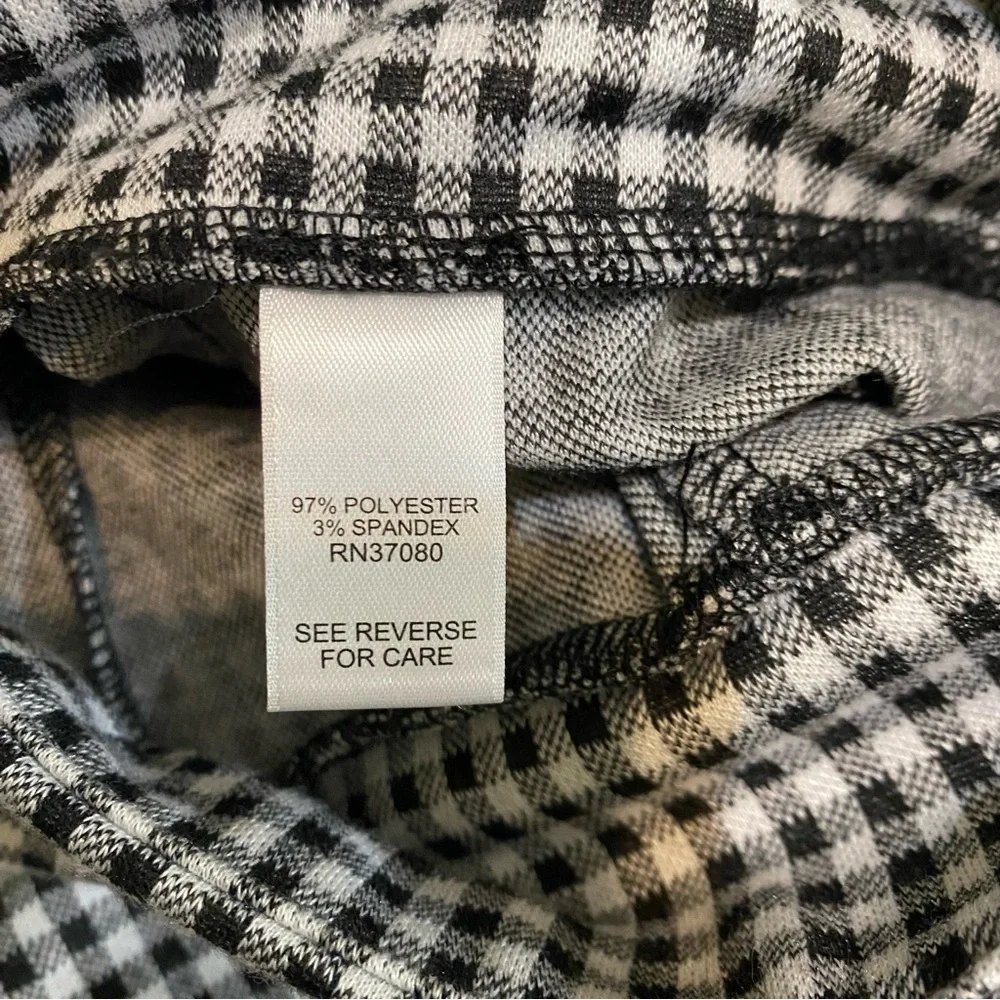 47. C Est. 1946 Black and White Checkered Women's Capris - Picture 8 of 10